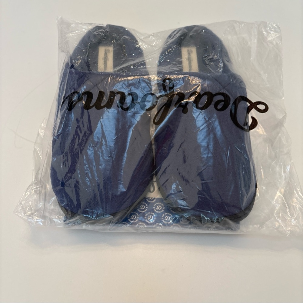 DearFoam Ladie's 7-8 Slip On Navy Velour Slippers Excellent Condition